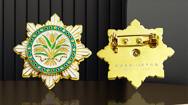 廠家琺瑯徽章一天能制作多少個？