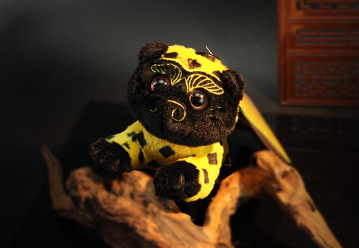 錯(cuò)金銀銅豹毛絨公仔定制